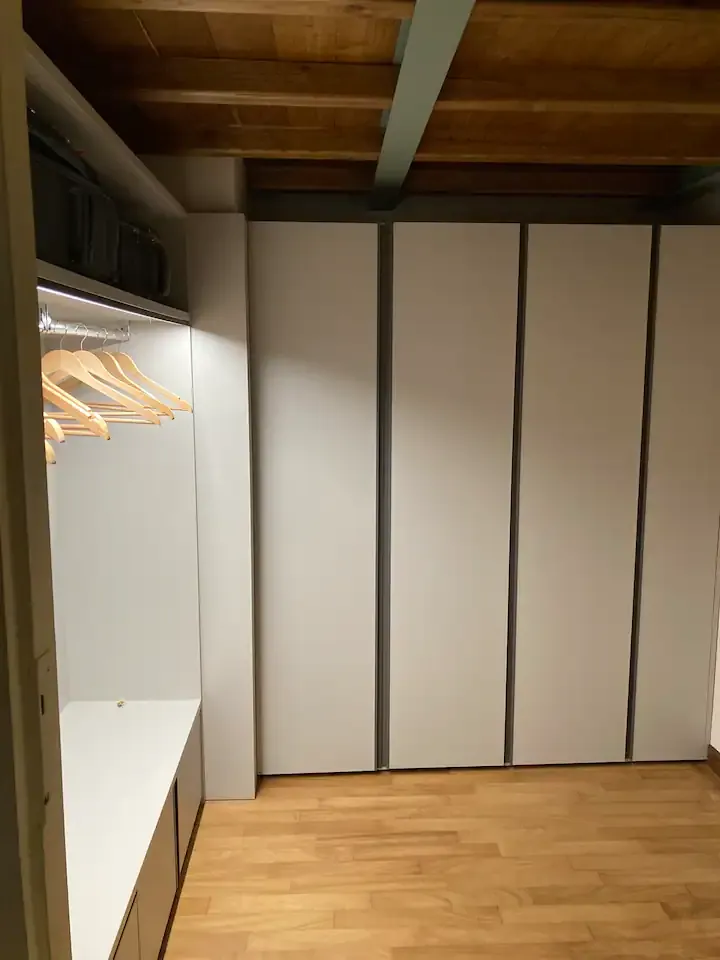 La cabina armadio sotto le travi